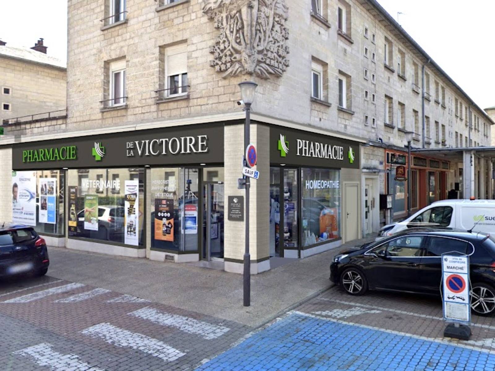 Pharmacie de la Victoire à Compiègne rénovation devanture et enseigne